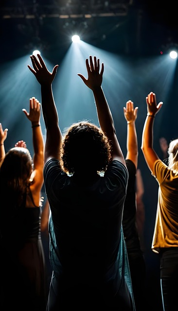 worship raised hands 8980812 640